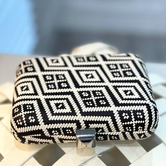 ⭐️HOST PICK⭐️ Sensational Zara Hard Shell Clutch - Picture 3 of 16